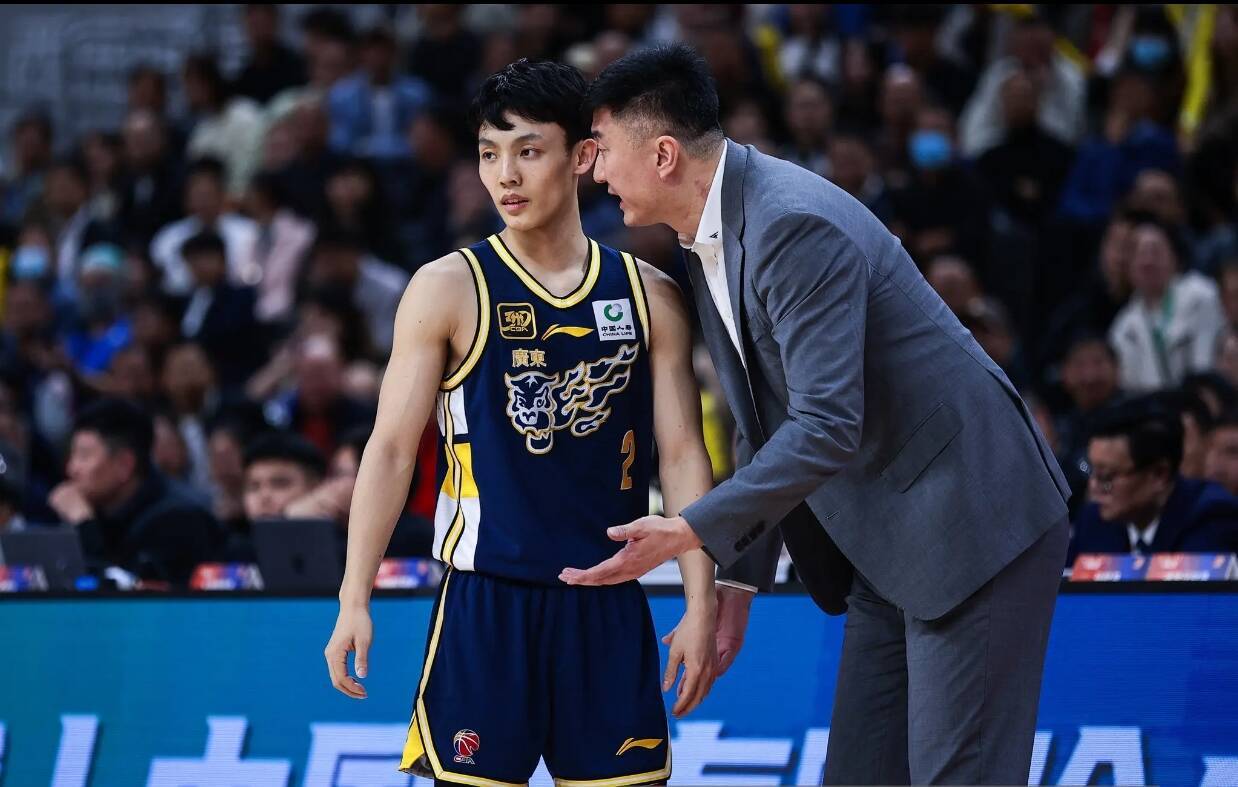 世界杯在线观看入口-广东队为何40分惨败？媒体人说出原因，这2人真的难堪大用