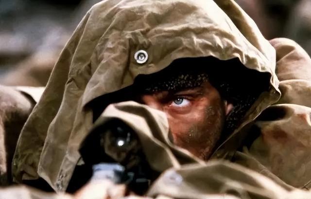 苏联狙神瓦西里：潜伏四天一枪不开，一颗子弹带走德军狙击之王！