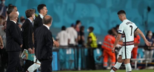 世界杯在线观看入口-开局最美妙欧洲杯提早出局 C罗再度怒摔队长袖标！